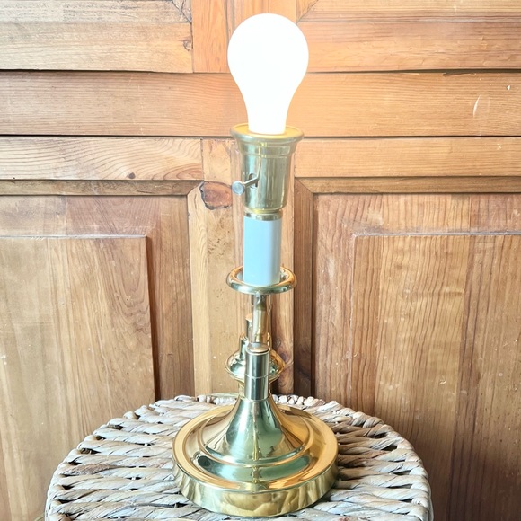 Underwriters Laboratories Vintage Brass Swing Arm Portable Desk Table Lamp - Picture 8 of 17